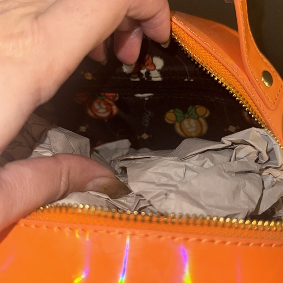 Stitch Shoppe by Loungefly Minnie Mouse Pumpkin Balloon Crossbody Bag - Picture 8 of 9